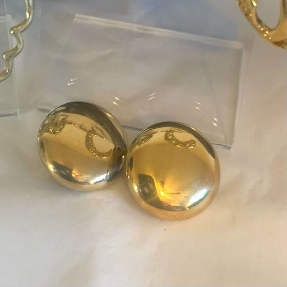 4 Pair of Vintage Gold-Tone Earrings - Picture 4 of 5